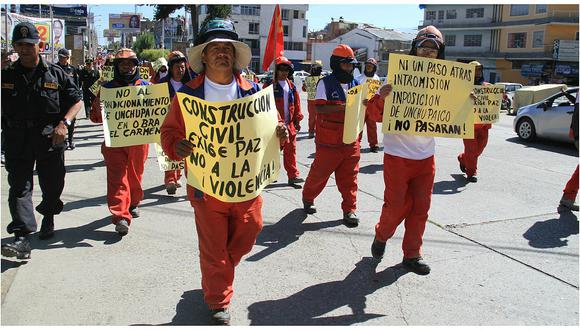 Trabajadores de construcción civil protestan en contra de gobierno regional