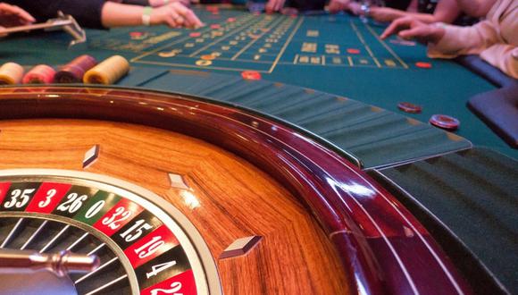 La historia de la pareja que se dio la gran vida en casinos y hoteles de lujo por un error bancario que los hizo millonarios. (Foto: Referencial / Pixabay)