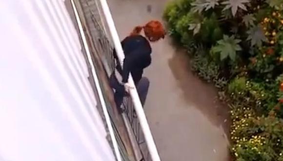 Video: Vecino 'ampaya' a amante huyendo por la ventana y la graba