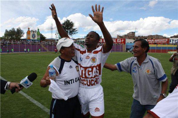 Colombianos llegan para reforzar a Ugarte