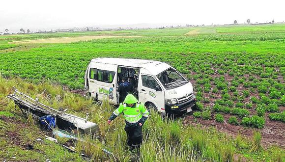 Despiste de combi deja 16 pasajeros heridos en Huancané