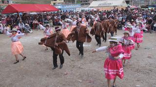 Danzantes de tres regiones bailan y cantan al ritmo del Tipaki Tipaki en el distrito de Chilca (VIDEO)