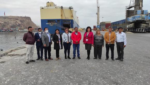Congresistas viajaron a Arica junto a representantes de Zofratacna para ver el estado del muelle peruano en la zona 7 del puerto chileno.
