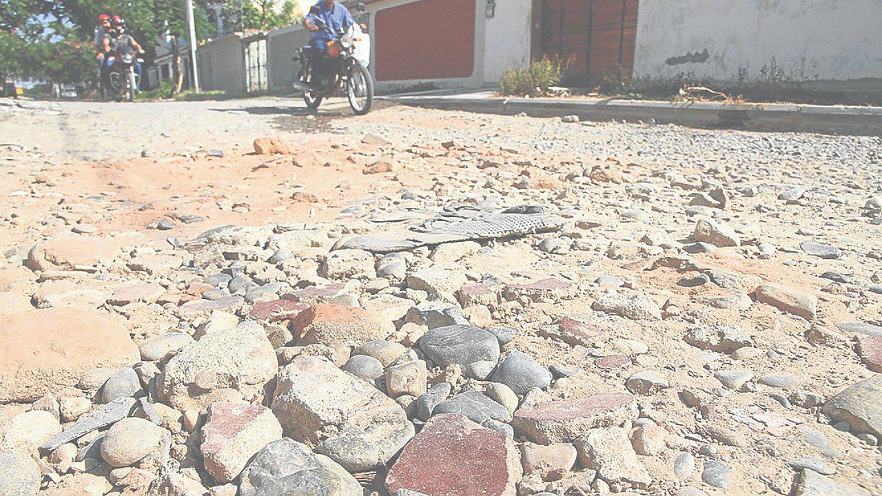 Vecinos de la urbanización Santa Isabel exigen reconstrucción inmediata