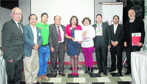 Solo 6 de los 15 candidatos al gobierno regional firman en Chimbote Pacto Anticorrupción  