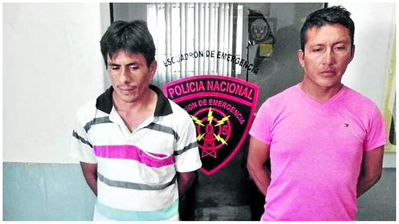 Caen dos con paquete de droga