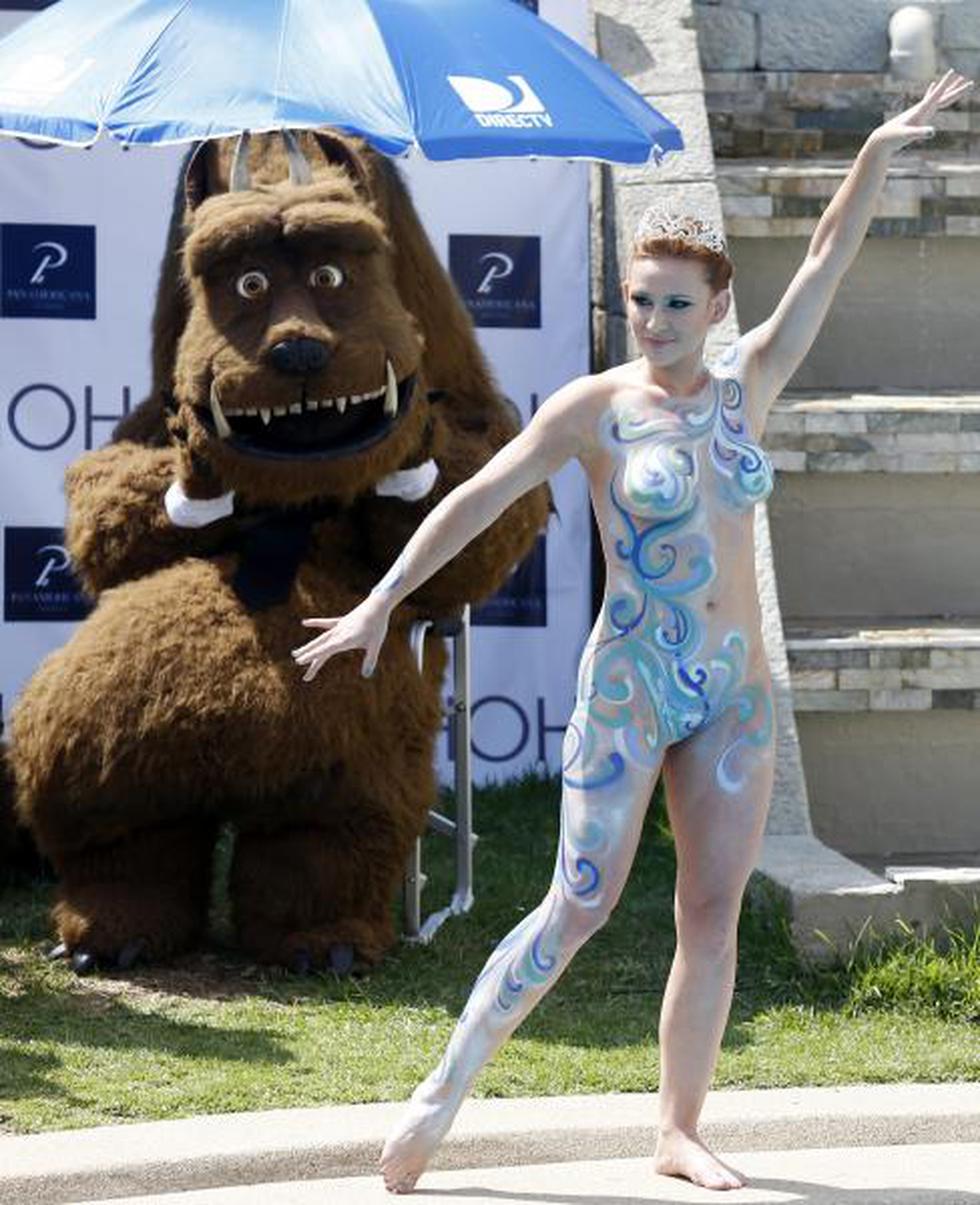 Viña del Mar: Reina se dio el "piscinazo" totalmente desnuda