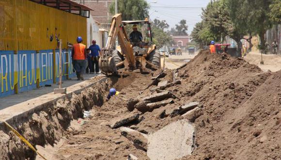 Obreros paralizan obra de saneamiento en Chiclayo por falta de pagos