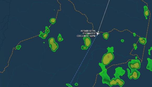 El transporte aéreo con el vuelo AF480, un Boeing 777-300ER, llega en unos minutos a la capital