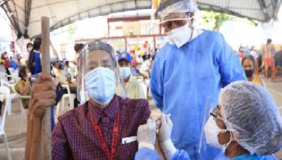 “El hecho que aparezcan [como vacunados] funcionarios que no cumplan el rango de edad es totalmente cuestionable”, afirmó el viceministro de Salud Pública, Percy Minaya.