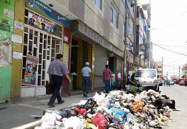 Basura sigue inundando calles de Chiclayo (Video)