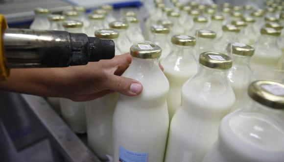 Desde este martes 4 de octubre rige la norma que obliga el uso de leche fresca en la elaboración de leche evaporada (Foto: GEC)