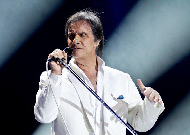 Roberto Carlos niega uso de sus canciones a serie sobre Pablo Escobar