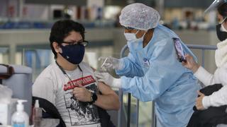 Influenza y COVID-19: sigue vacunación de 12 horas y cuarta dosis para mayores de 30 años este fin de semana