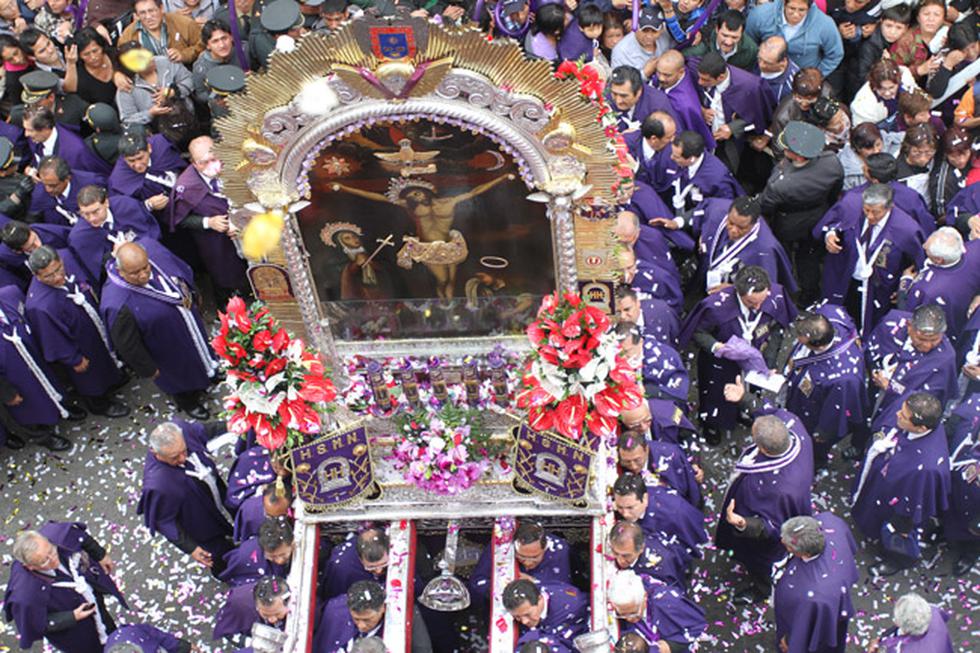 FOTOS: Fieles siguieron el recorrido del Señor de los Milagros