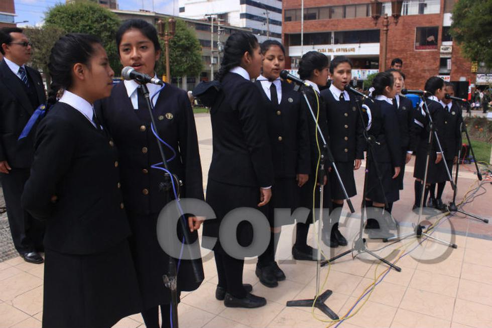 Colorido desfile engalana calles de Huancayo (FOTOS) 