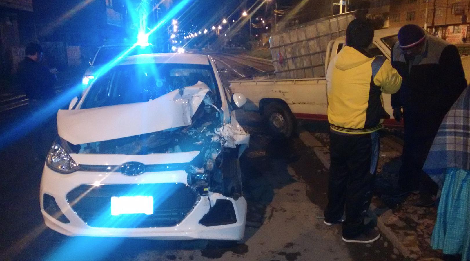 Puno: Automóvil colisionó a otro vehículo en la madrugada [VIDEO]