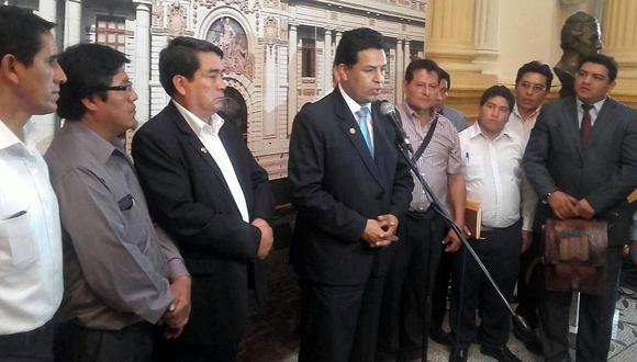 Autoridades cusqueñas llegan a Lima y se presentan en el Congreso