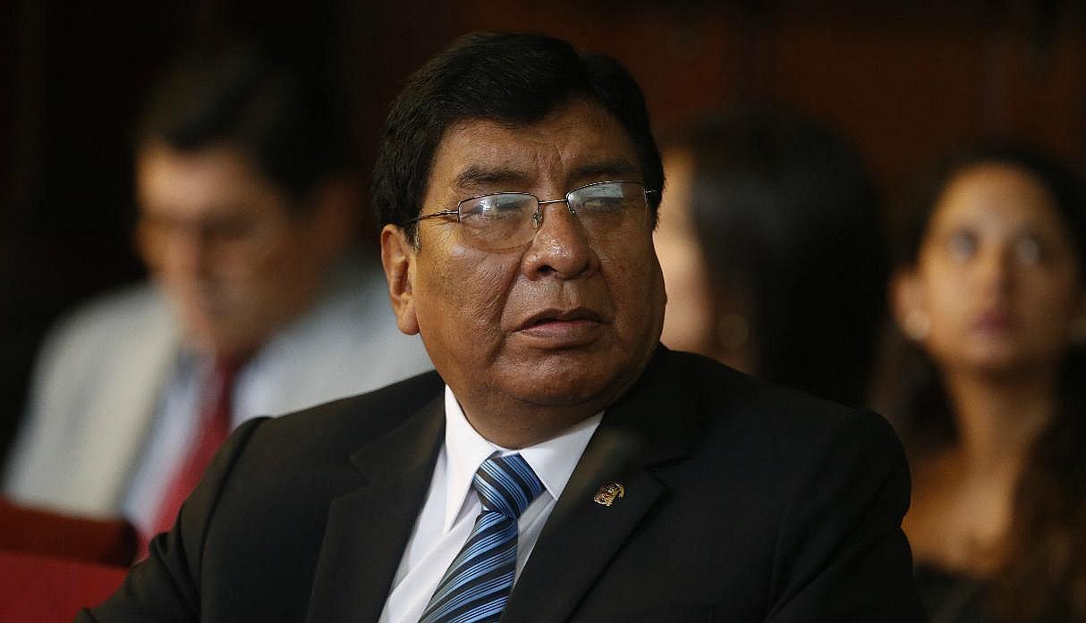 Congresista Ávila admite que renunció a cambio de obras