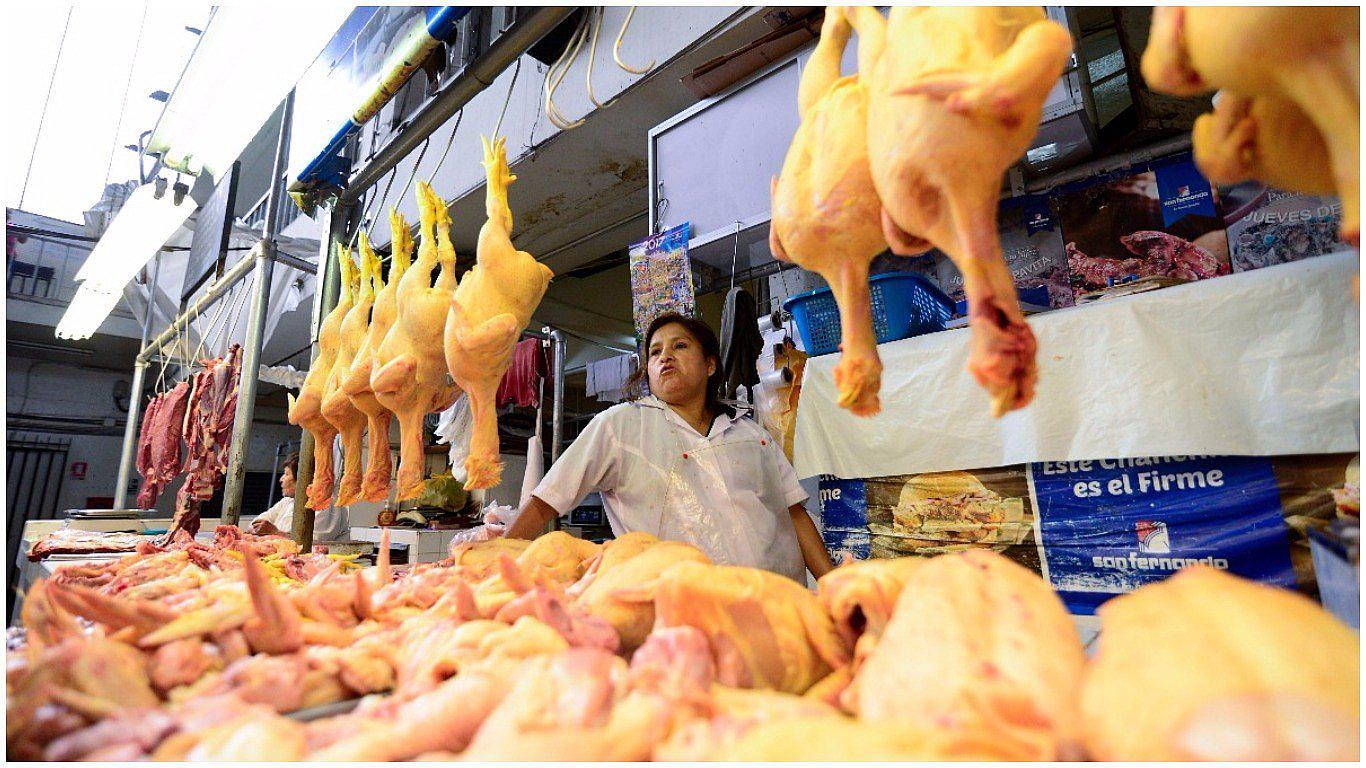 Precio del pollo subió en algunos mercados de Lima (VIDEO)