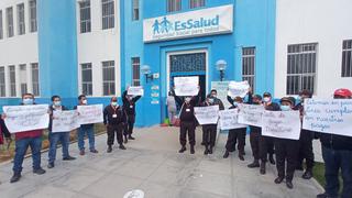 Trabajadores de vigilancia de EsSalud en Lambayeque exigen salarios