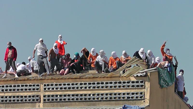 Motín en cárcel deja dos presos decapitados