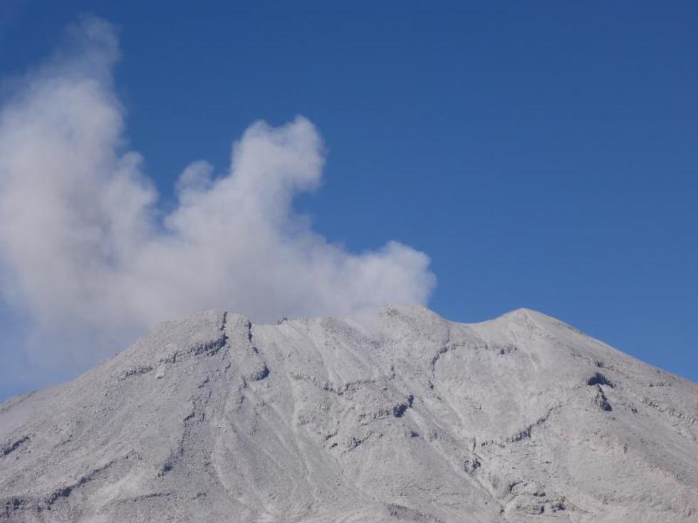 Moquegua: IGP registró hoy una explosión en el volcán Ubinas (FOTOS)