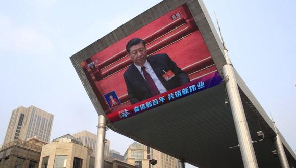 El presidente de China, Xi Jinping, ha estado reforzando el control sobre la sociedad desde que asumió el cargo hace 10 años. (EPA)
