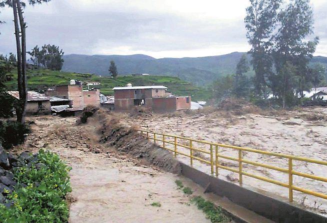 Reportan que río Huancabamba arrasa 4 casas en Jaén