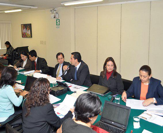 Lescano: Mujeres ganan 24% menos que hombres a pesar que realizan el mismo trabajo