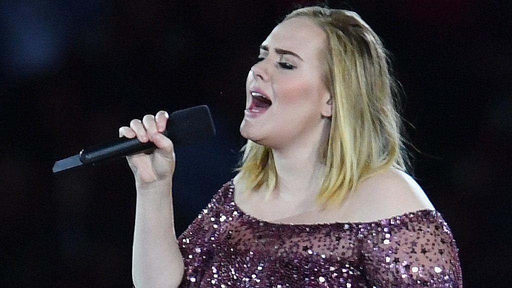 Adele cancela conciertos de gira mundial por problemas de salud y pide perdón [FOTO]