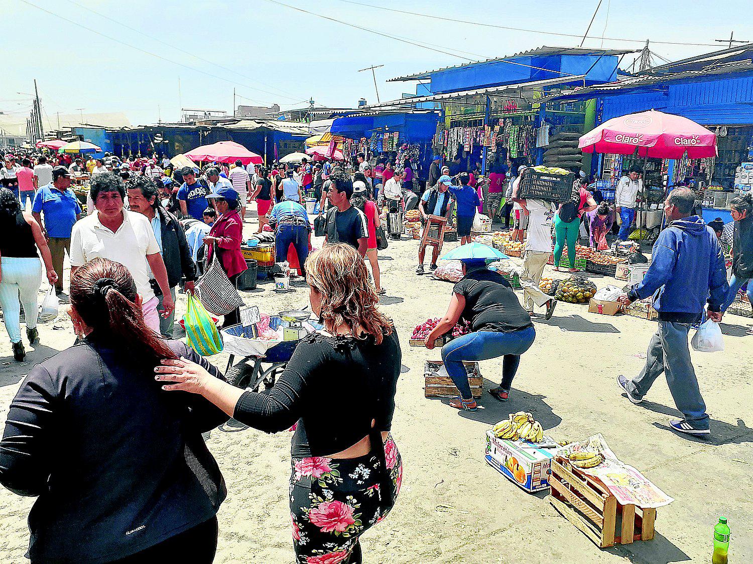 Comerciantes ambulantes aseguran que realizarán feria navideña en el Modelo