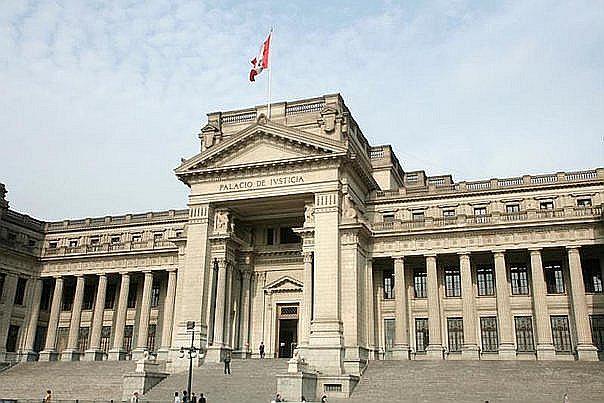 Nuevo juez resolverá procesos de exdirectores que buscan reposición