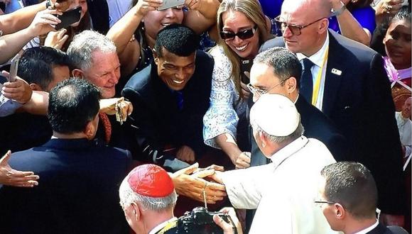 Teófilo 'El Nene' Cubillas y su efusivo saludo al Papa Francisco (VIDEO)