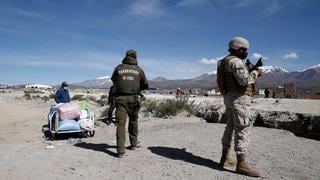 Chile despeja zanja fronteriza con Bolivia para evitar llegada de migrantes en Colchane