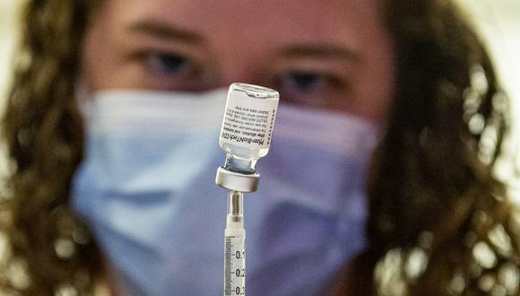 Con estas vacuna bivalentes, se espera que sea necesaria una sola inyección en los adultos una vez al año. (Foto: Joseph Prezioso / AFP)