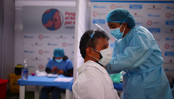 La quinta vacunatón en Lima y Callao es de 38 años a más pero también para los que tienen 37 años y cumplirán 38 en lo que queda del 2021. (Foto: Hugo Curotto)