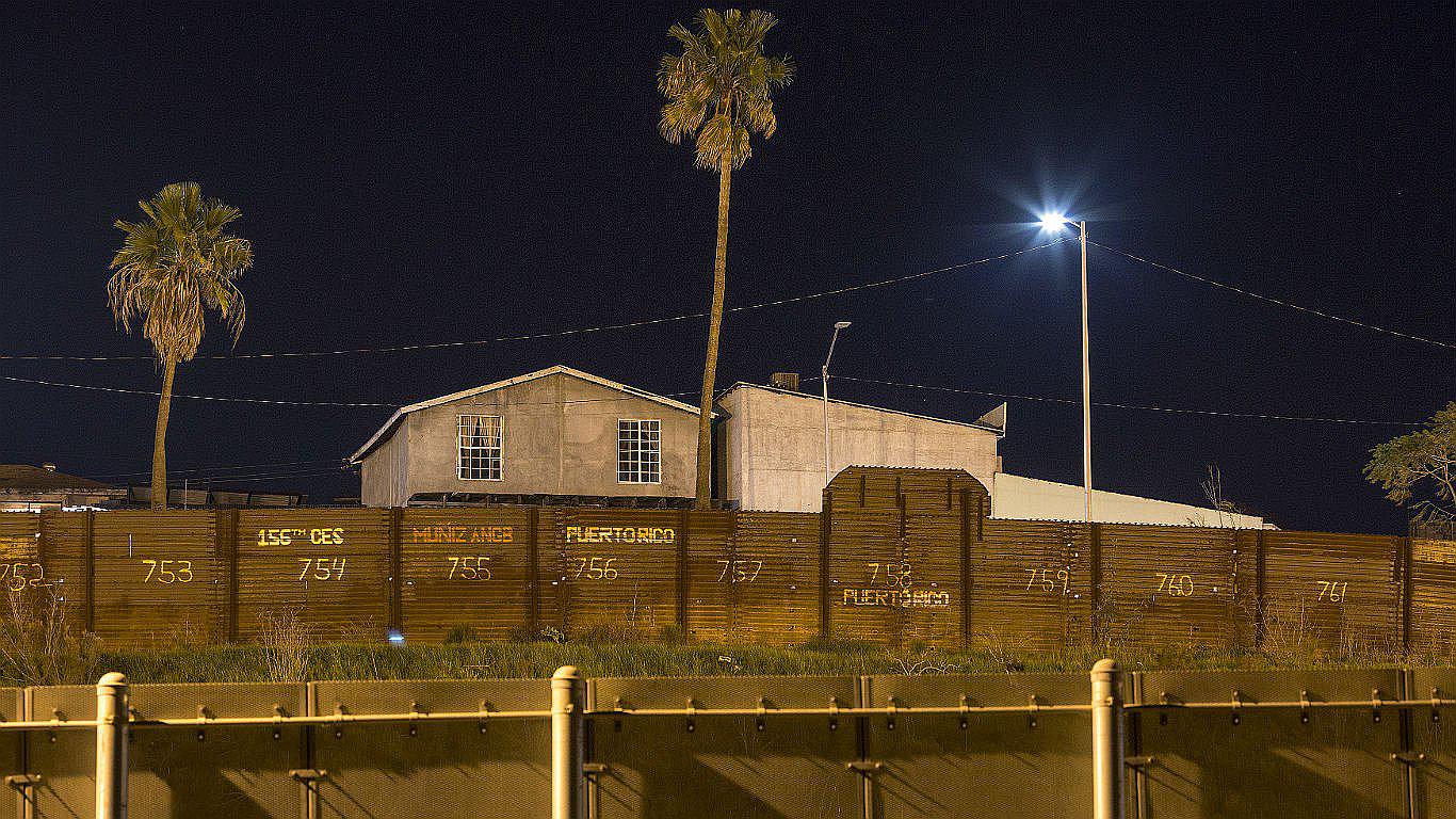 Trump compara su muro con México al de Israel con territorios palestinos