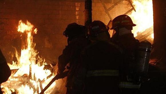 ​Surquillo: incendio se registra en azotea de una vivienda