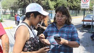 ​Voluntaria ayuda a desinformados a ubicar local de votación (FOTOS y VIDEO)