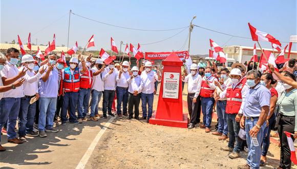 La autoridad regional de Piura y el alcalde distrital de Suyo llegaron a la zona fronteriza para inaugurar la carretera.