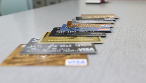 La SBS estableció que los bancos y financieras están obligadas a contar como mínimo con una tarjeta que no cobre comisión de membresía.  (Foto: GEC)