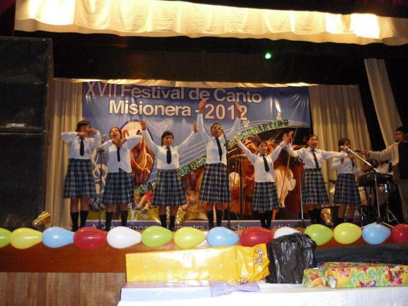 Niños y jóvenes evangelizan con el canto