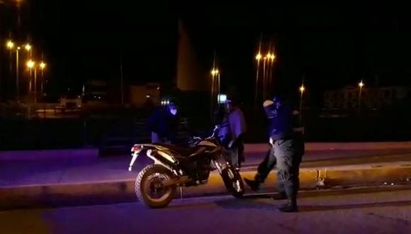Juliaca: Ebrio abandona su moto en la vía pública