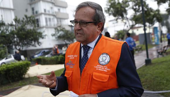 El alcalde de Miraflores, Luis Molina, recibe críticas de los vecinos.  (GEC)