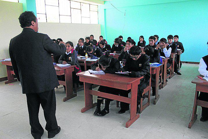 Ugel Pisco incumple pago a docentes de la provincia