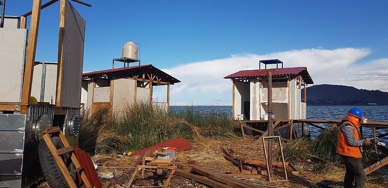 Instalan servicios básicos en 94 islas flotantes de los Uros 