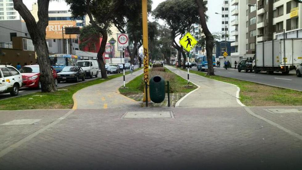 Retiran panel de Susana Villarán que obstaculizaba ciclovía