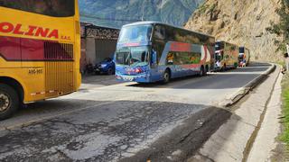 Transportistas y pasajeros quedan más de 10 horas atrapados en Carretera Central