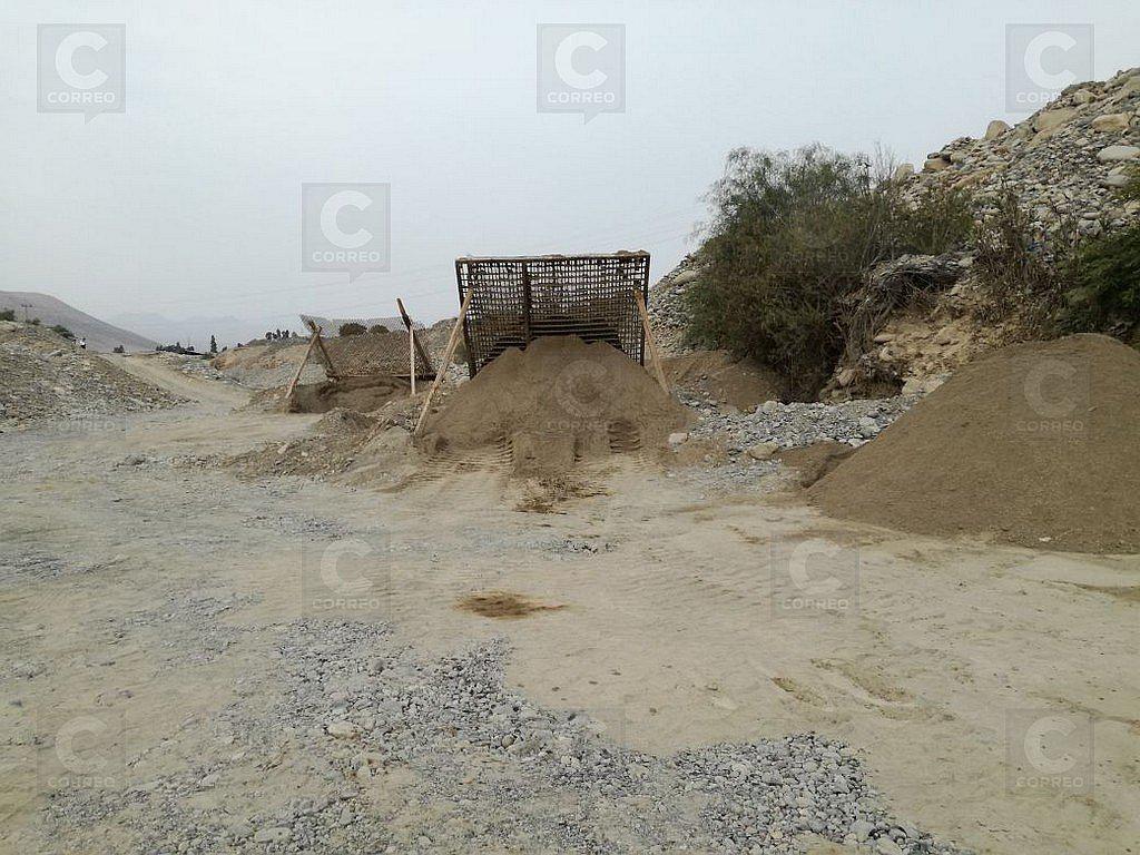 Agricultores se quejan por extracción de arena en el río Seco